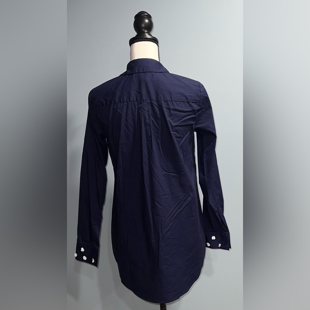 Michael kors- Navy button up top with white flowers - Picture 5 of 8
